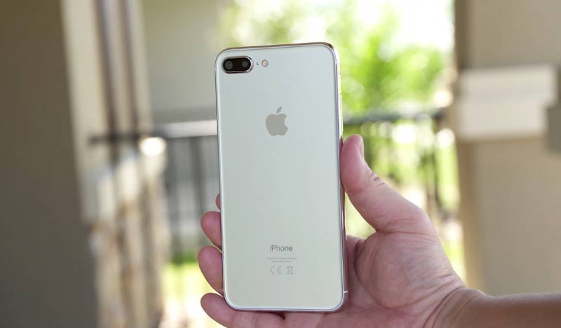 اپل آیفون 8 با شارژر بی سیم وایرلس عرضه می شود