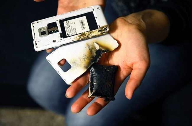 خطرات باتری باد کرده گوشی موبایل و راه حل آن